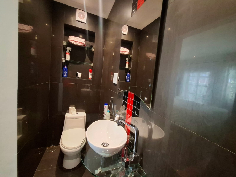 To Let 2 Bedroom Property for Rent in Table View Western Cape